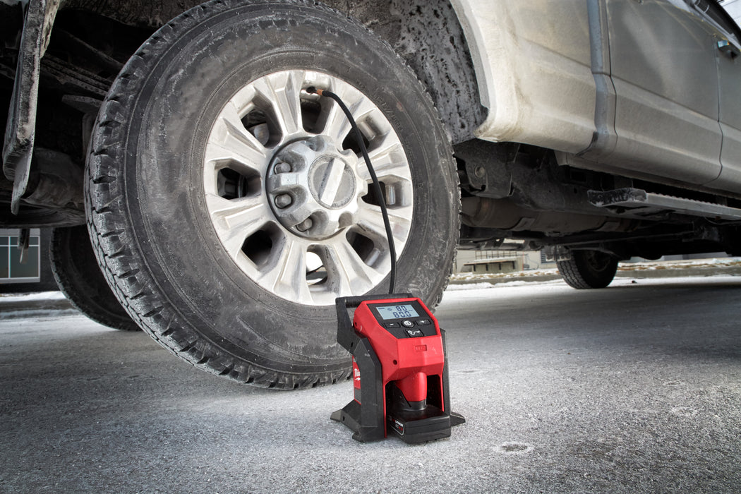 Milwaukee M12™ Compact Inflator Kit