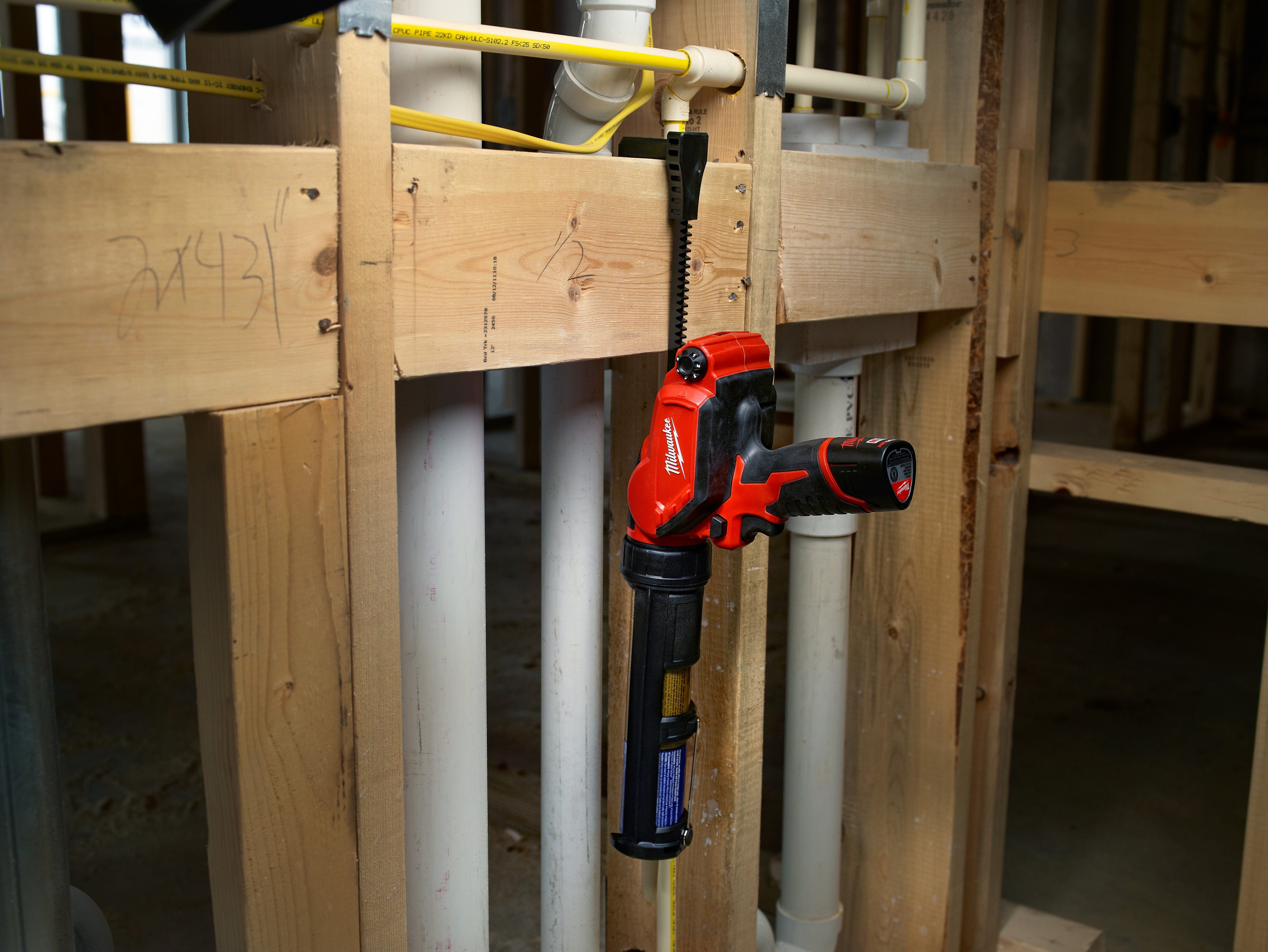 Milwaukee M12™ 10 oz Caulk Gun